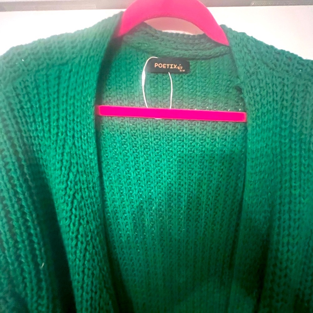 Elegant Green Ribbed Knit Dress - Picture 5 of 5